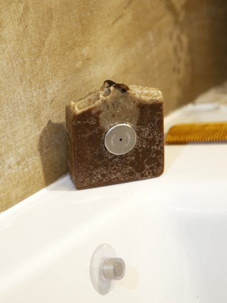 Porte-savon miniature aimanté